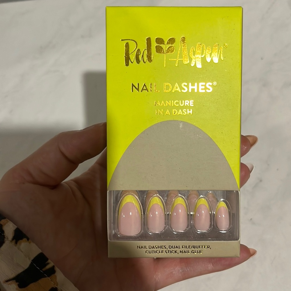 Red Aspen Nail Dashes